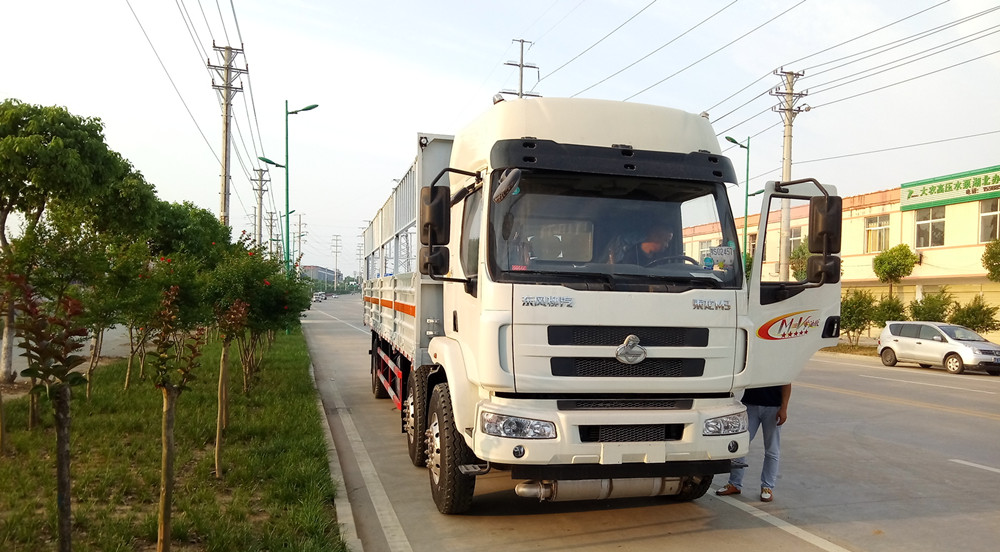 柳汽9.6米（15.3噸）氣瓶車