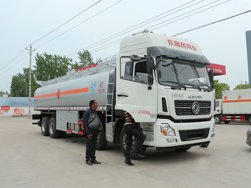 東風(fēng)天龍前四后八（25方）運油車