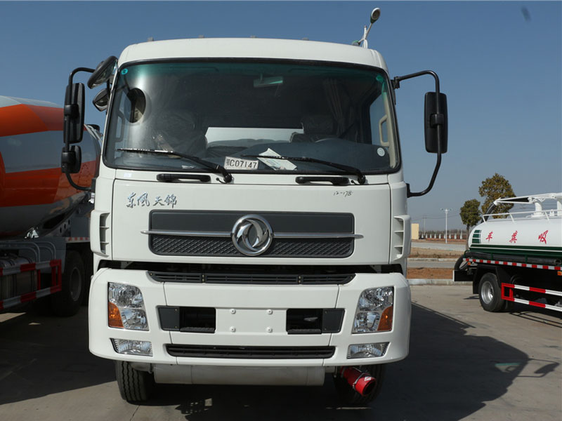 東風(fēng)天錦小三軸（20方）運油車