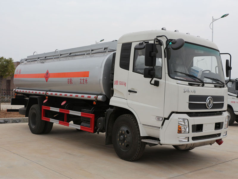 東風(fēng)天錦(15方)運油車