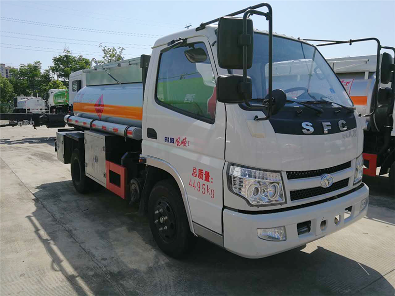 時(shí)風(fēng)2.5方加油車(chē)