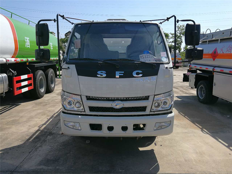 時(shí)風(fēng)2.5方加油車(chē)