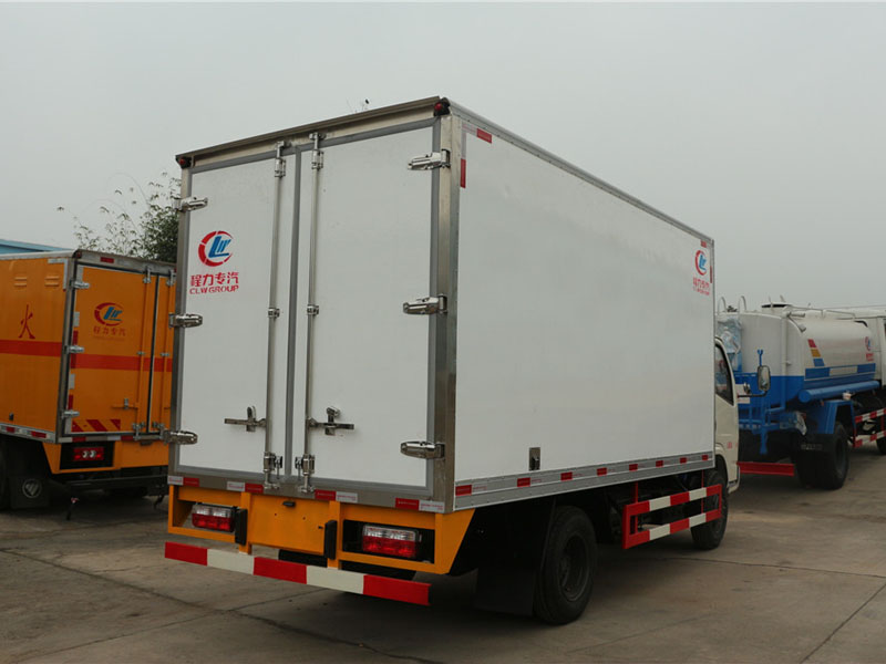 東風(fēng)小多利卡CLW5040XLC5型冷藏車