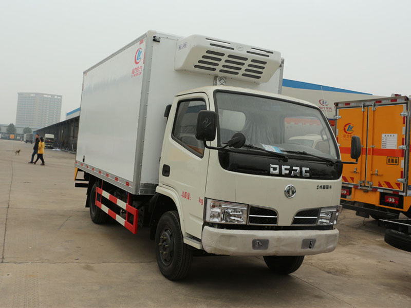 東風(fēng)小多利卡CLW5040XLC5型冷藏車