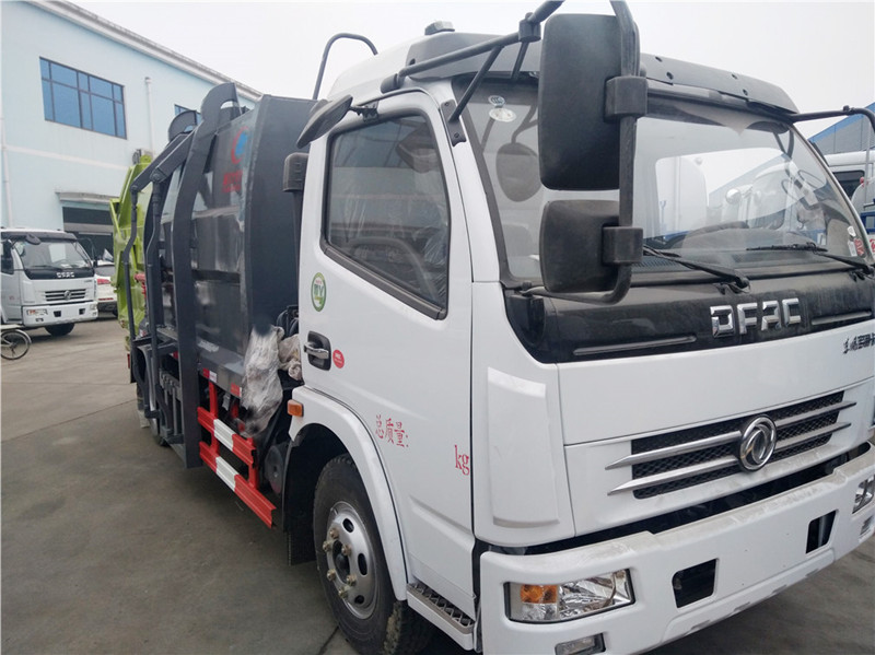 東風(fēng)大多利卡8方側(cè)裝壓縮垃圾車