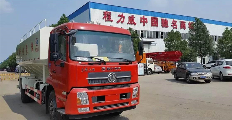東風(fēng)天錦20立方散裝飼料運輸車