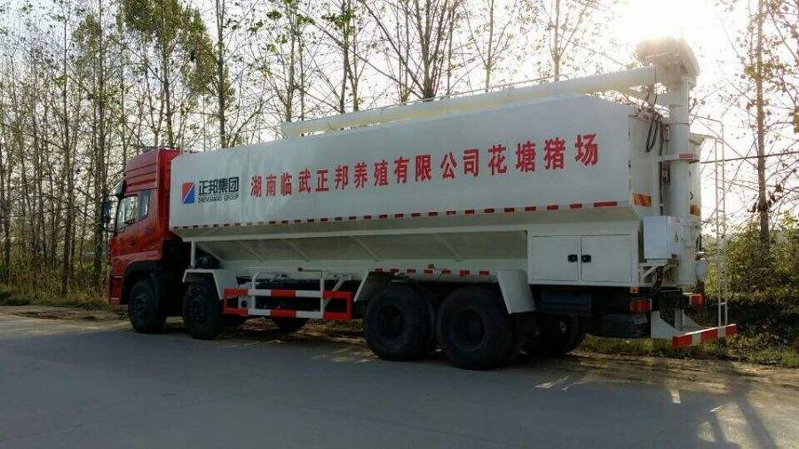 天錦三軸CLW5311ZSLD5型散裝飼料運輸車