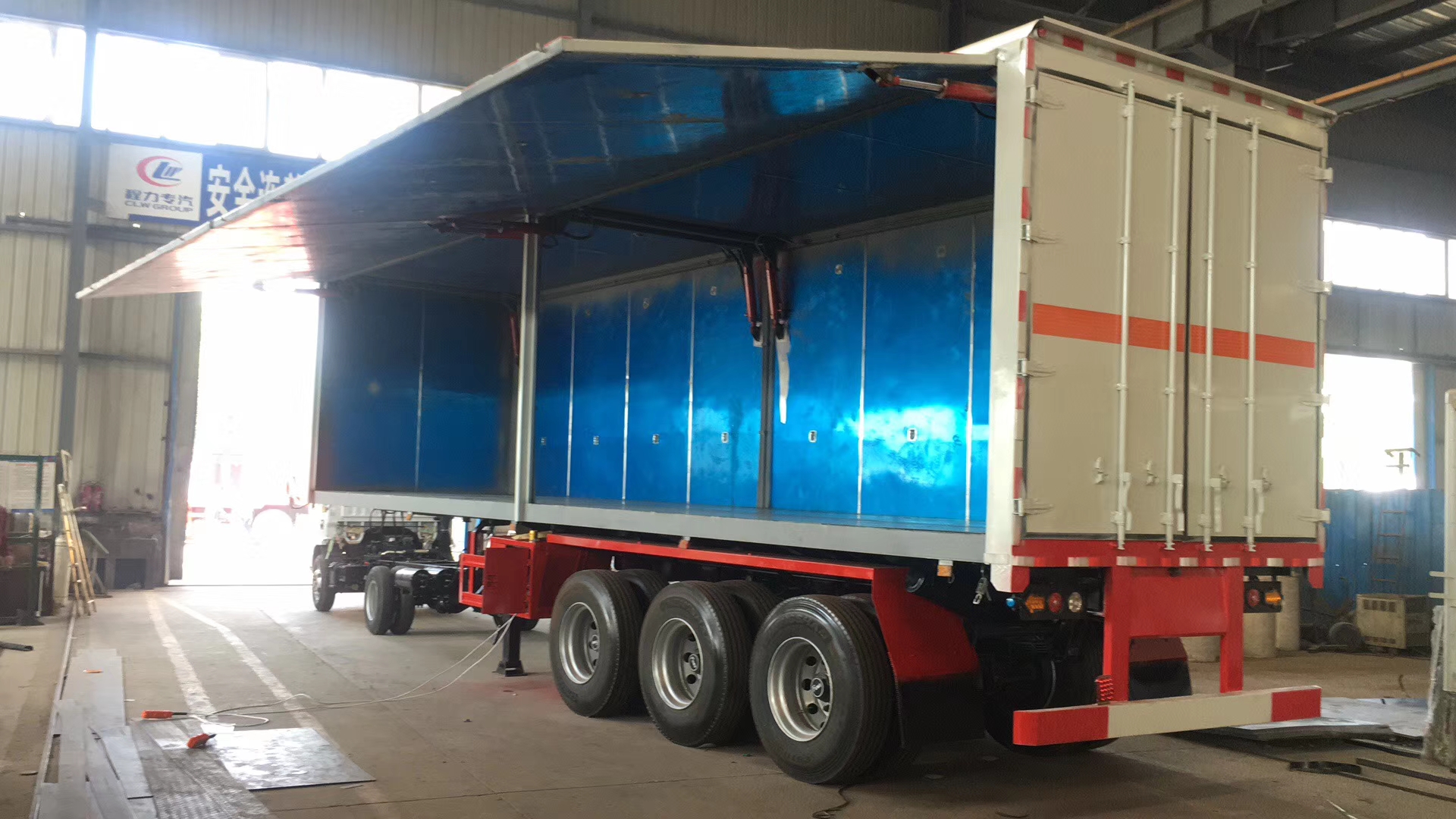 雜項危險品半掛廂式運輸車