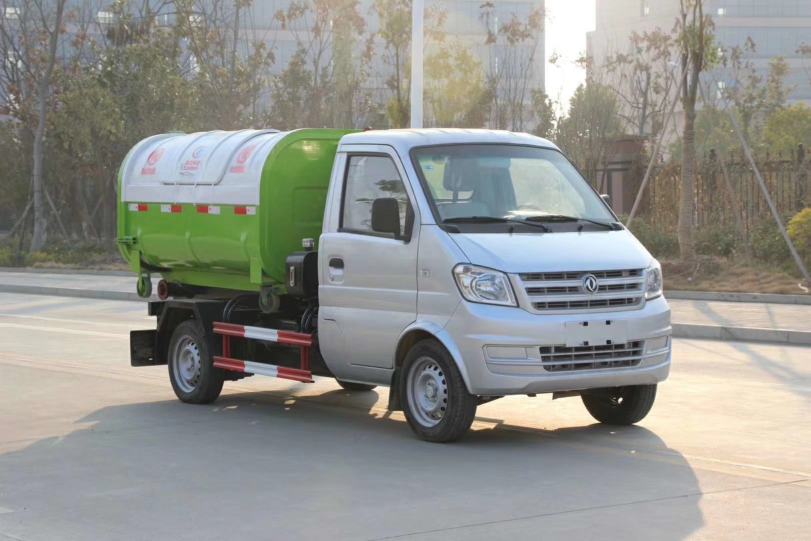 東風小康（3立方）勾臂垃圾車
