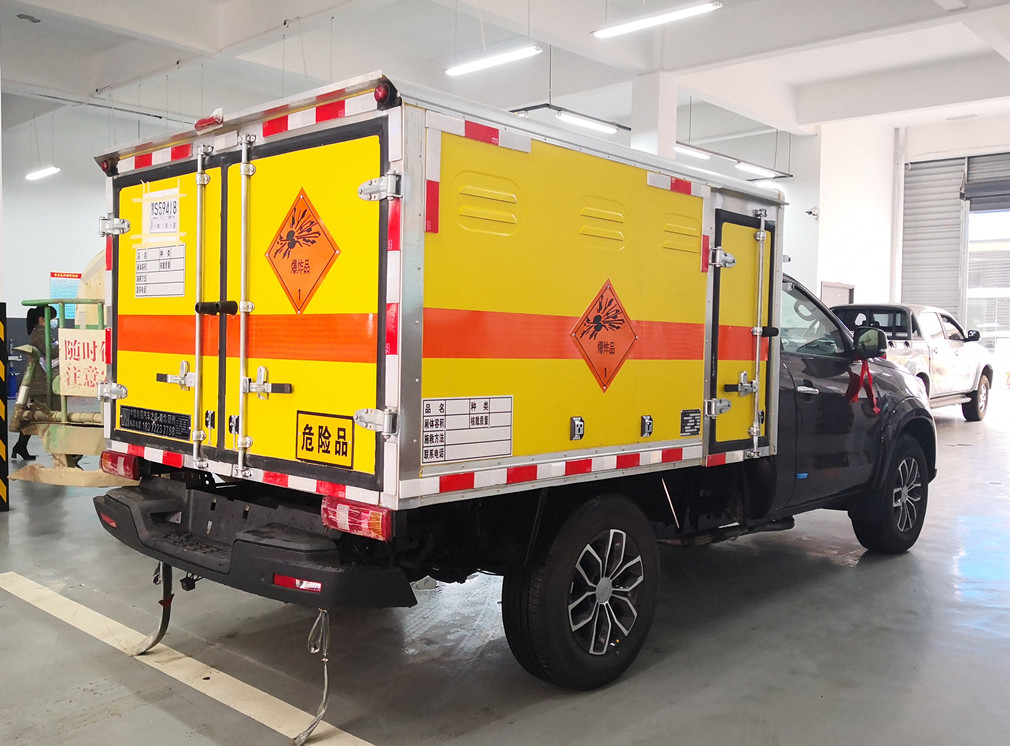 江鈴四驅(qū)皮卡民爆器材運輸車