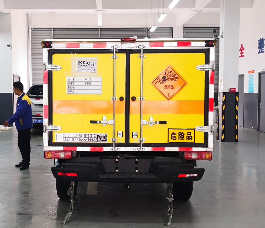 江鈴四驅(qū)皮卡民爆器材運輸車