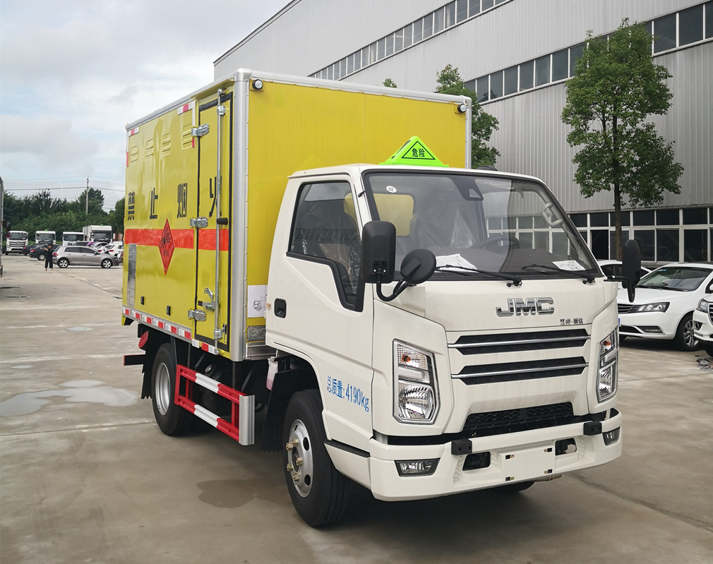 江鈴3.1米貨廂爆破器材運輸車
