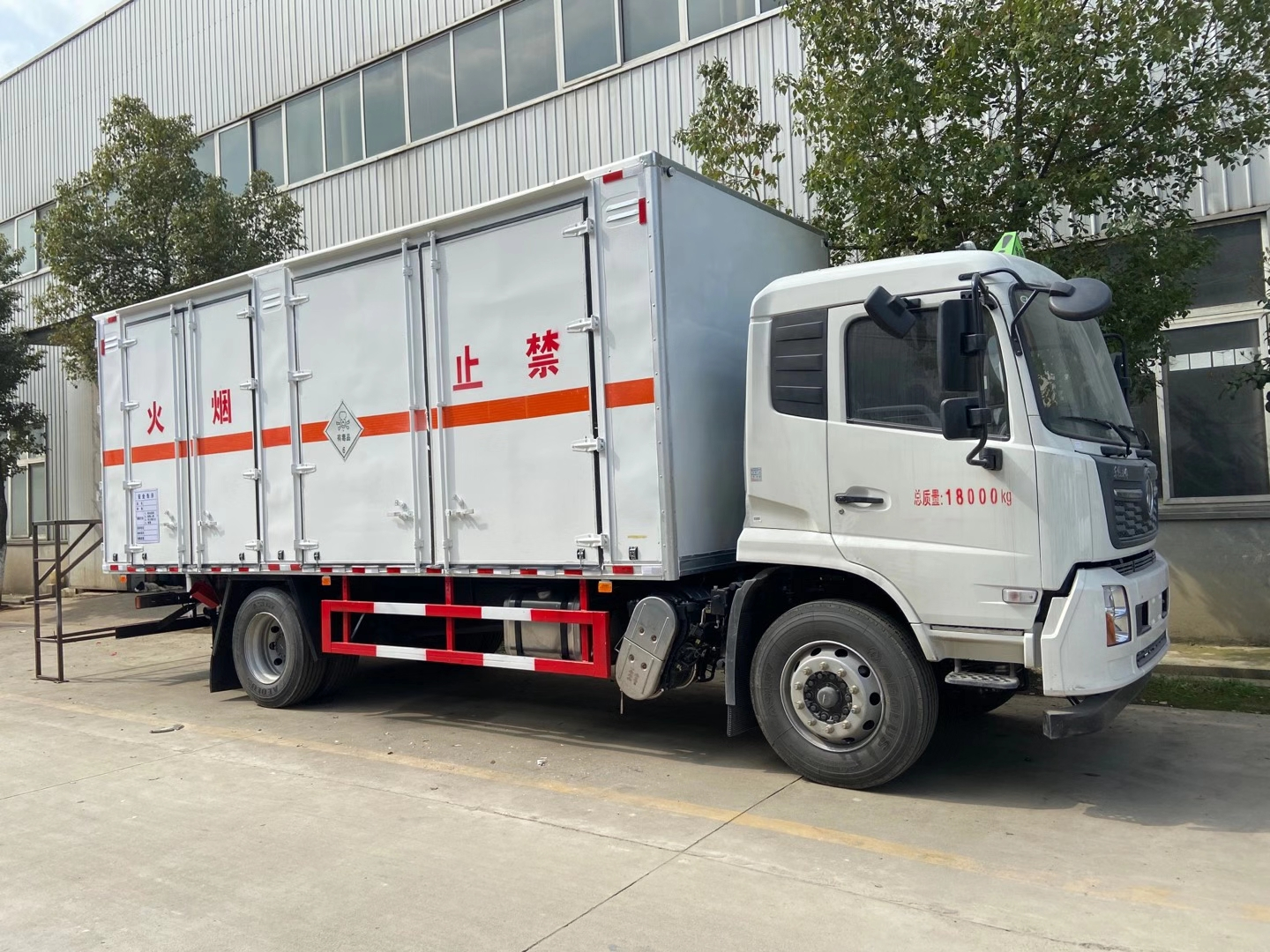 東風(fēng)天錦毒性氣體運(yùn)輸車車