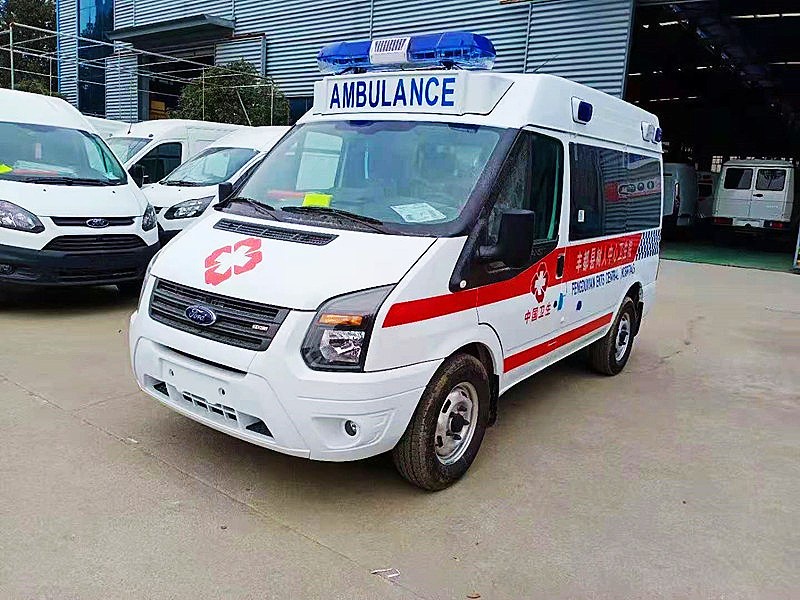 福特新時代V348短軸中頂救護(hù)車