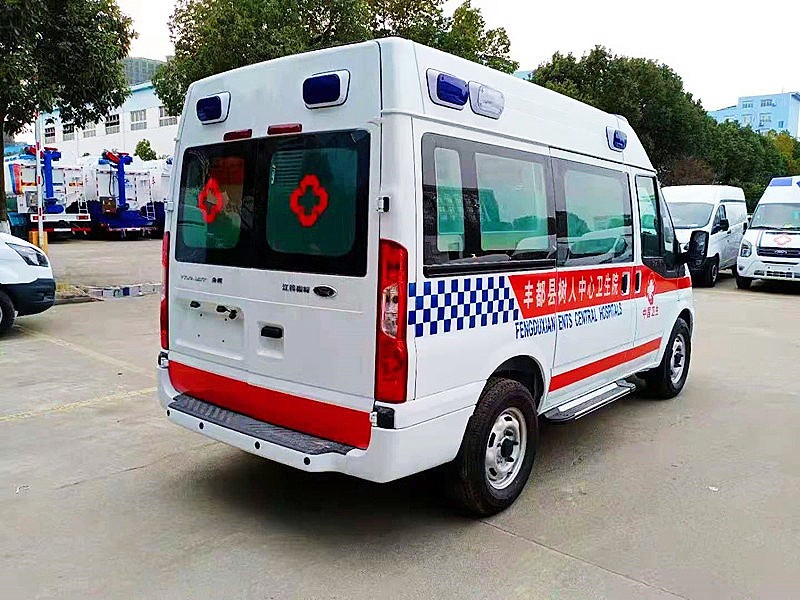福特新時代V348短軸中頂救護(hù)車