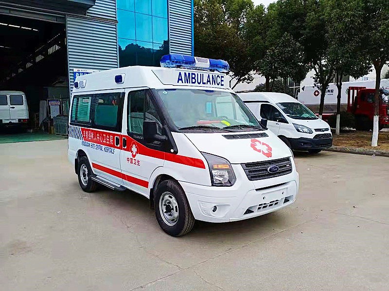 福特新時代V348短軸中頂救護(hù)車