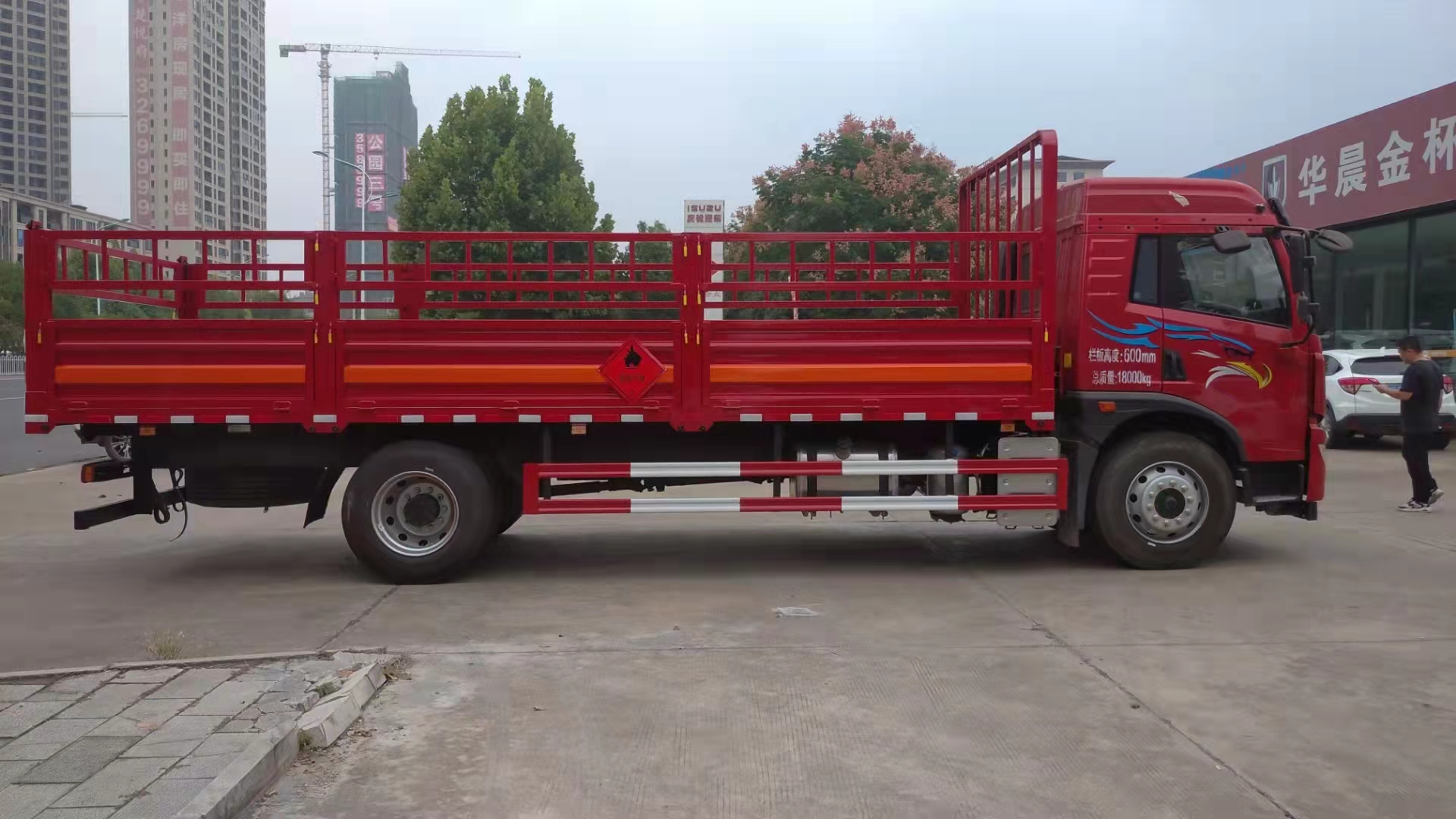 解放龍V國(guó)六6米8（額載10.3噸）氣瓶運(yùn)輸車