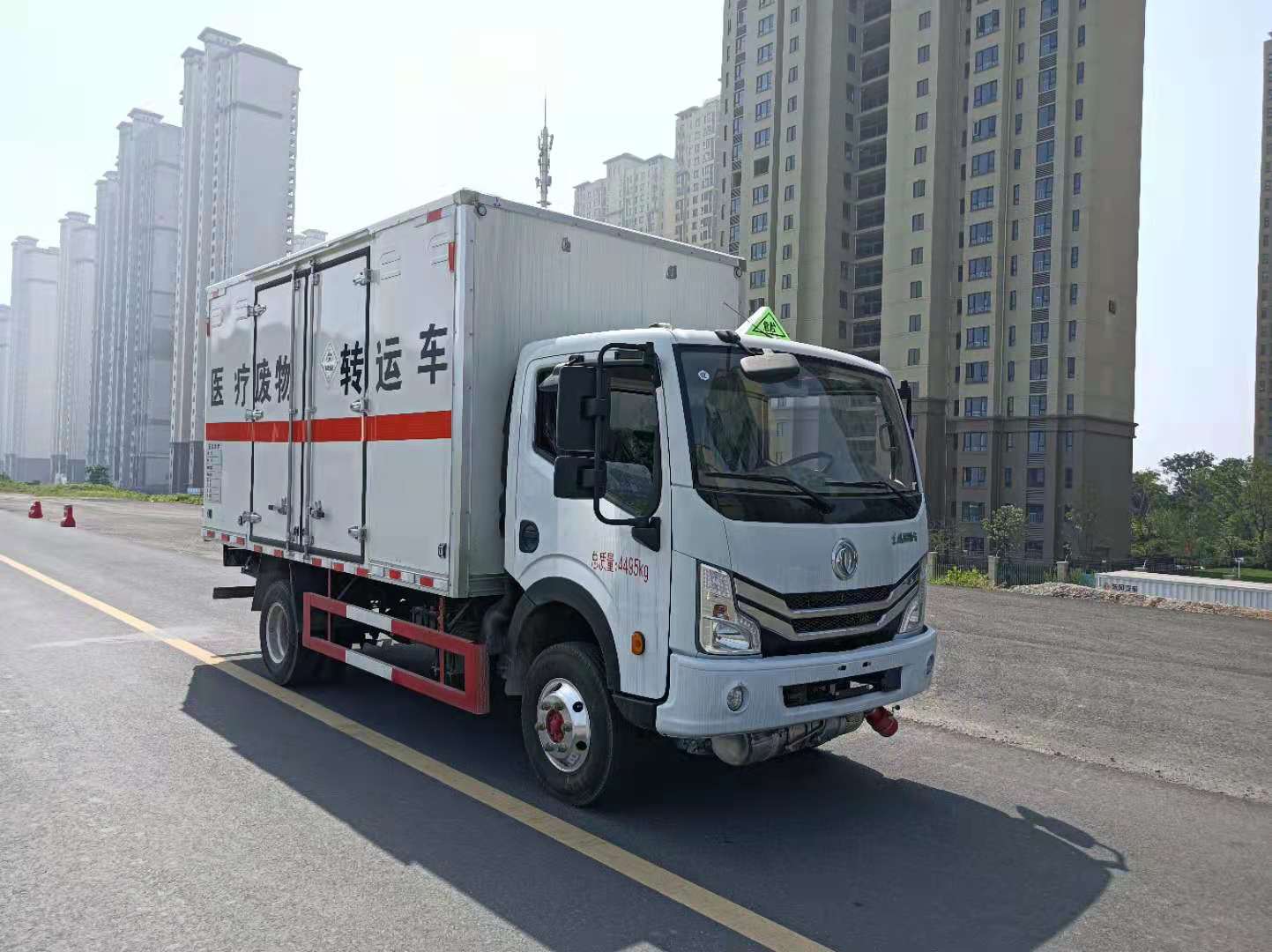 SFZ5045XYYEQ6型醫(yī)療廢物轉(zhuǎn)運(yùn)車