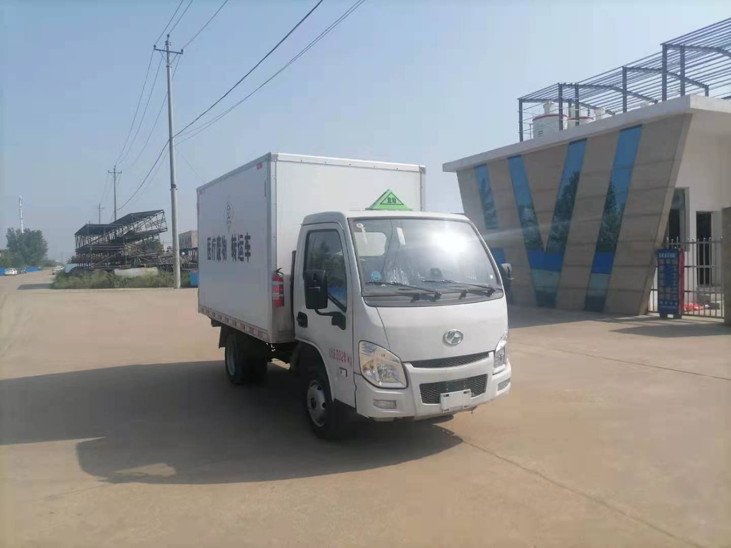 SFZ5033XYYS6型醫(yī)療廢物轉(zhuǎn)運(yùn)車(chē)