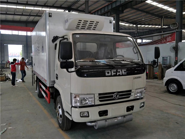 東風(fēng)多利卡醫(yī)療廢物轉(zhuǎn)運車