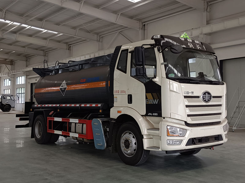 程力牌CL5180GFWC6型腐蝕性物品罐式運(yùn)輸車
