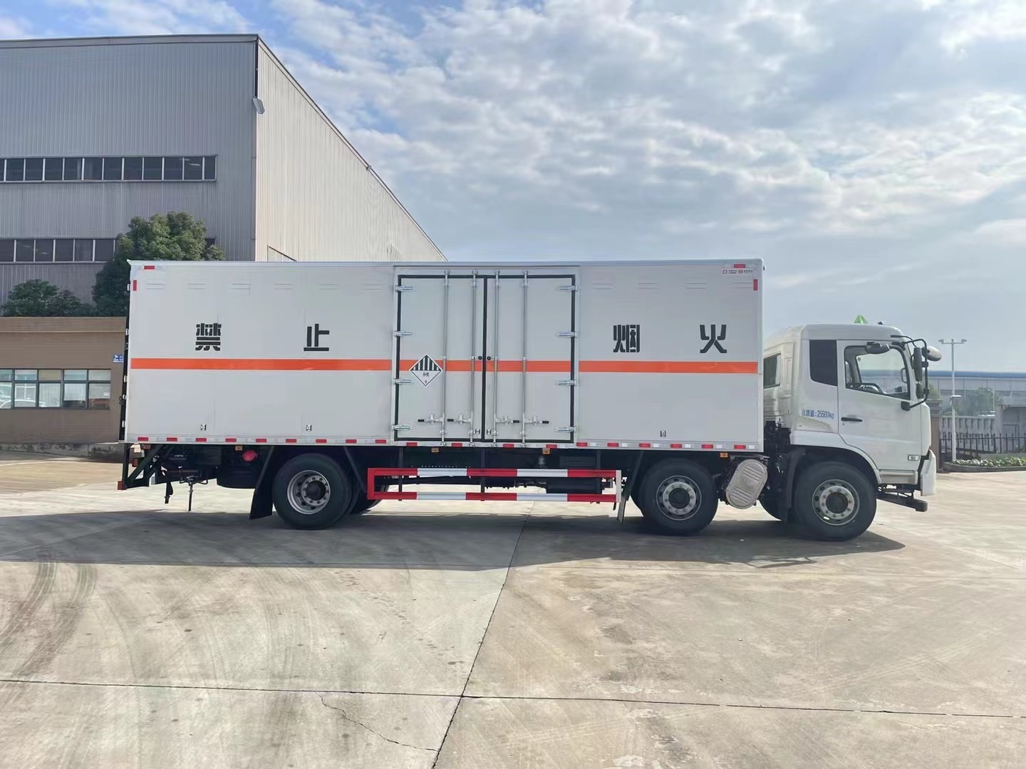 天錦雜項危險物品廂式運輸車