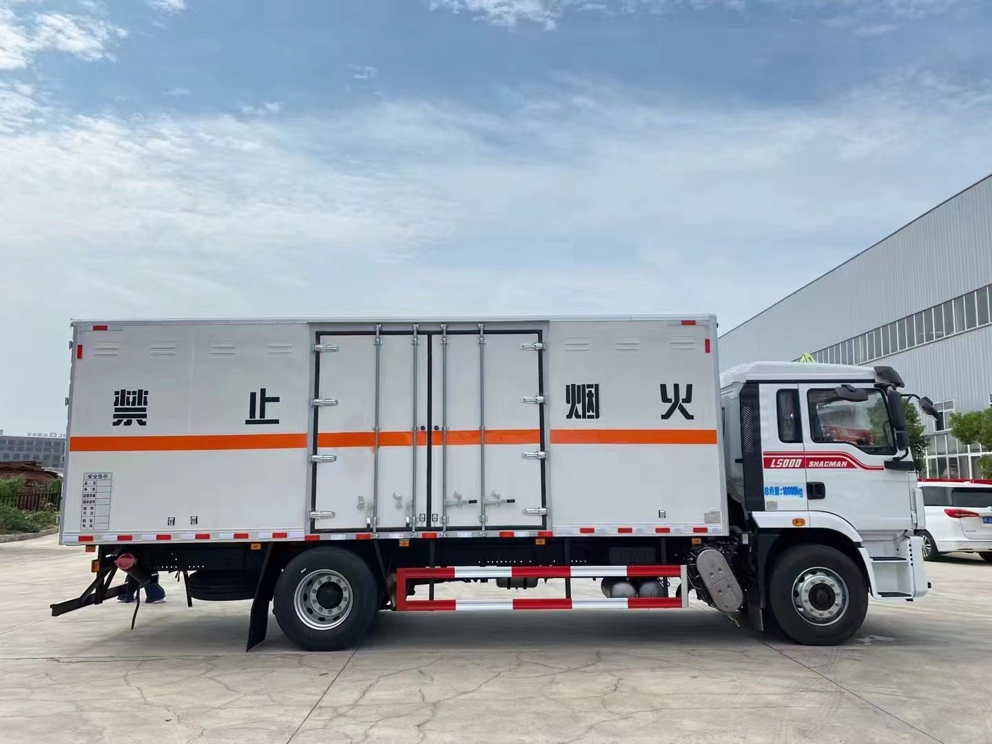 陜汽德龍6.8米雜項(xiàng)車