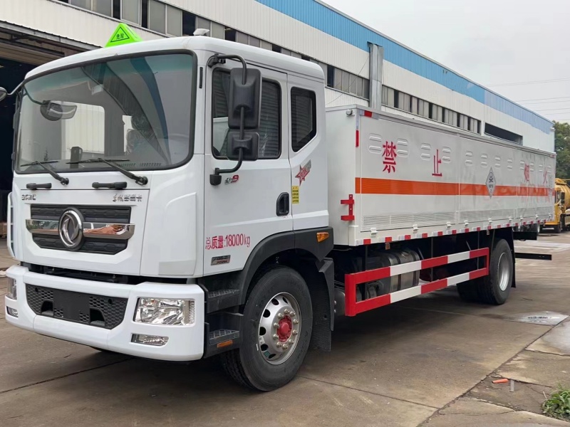東風D9國六10噸毒性氣體廂式運輸車