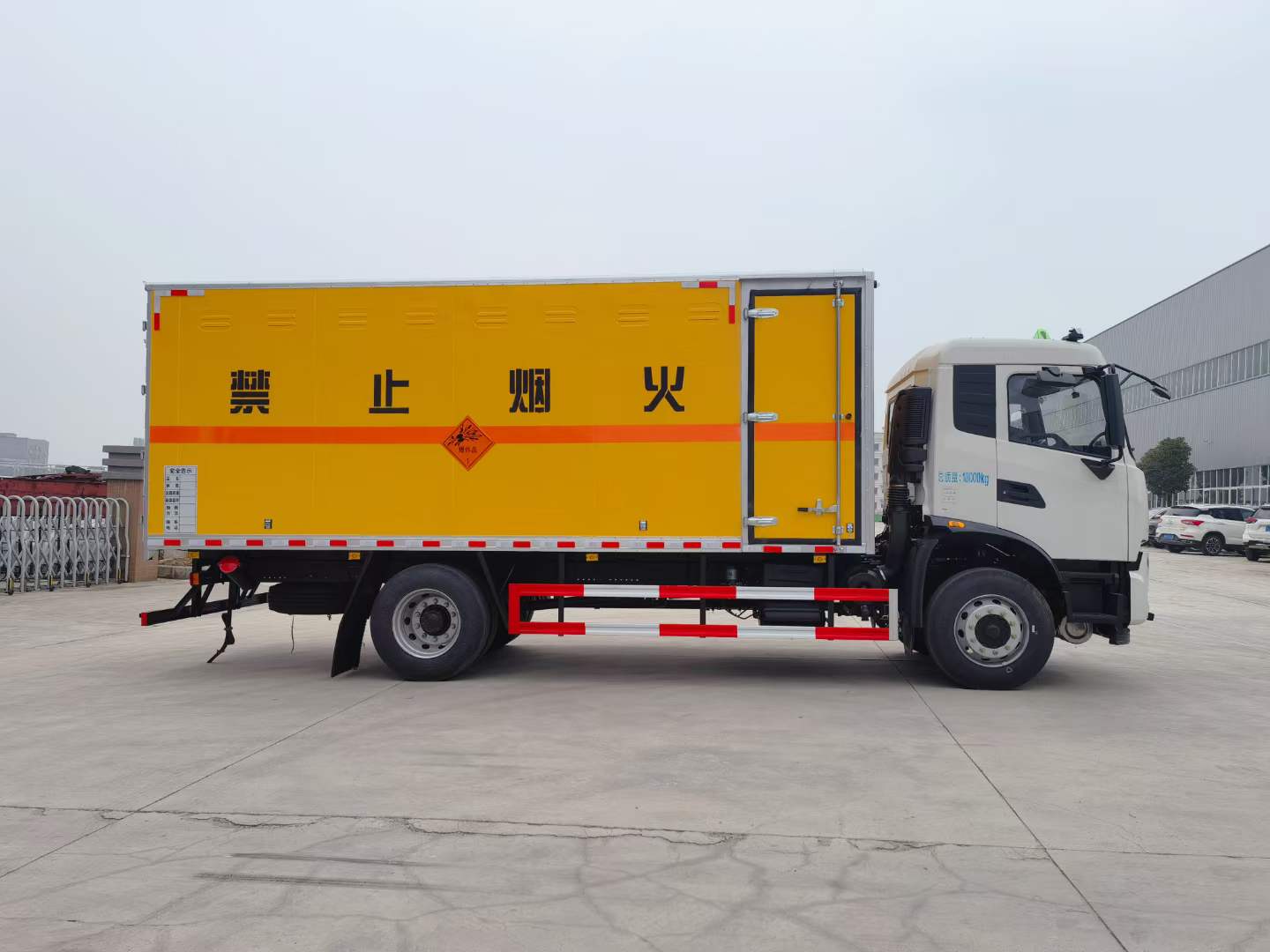 東風(fēng)天錦10噸毒性氣體廂式運輸車