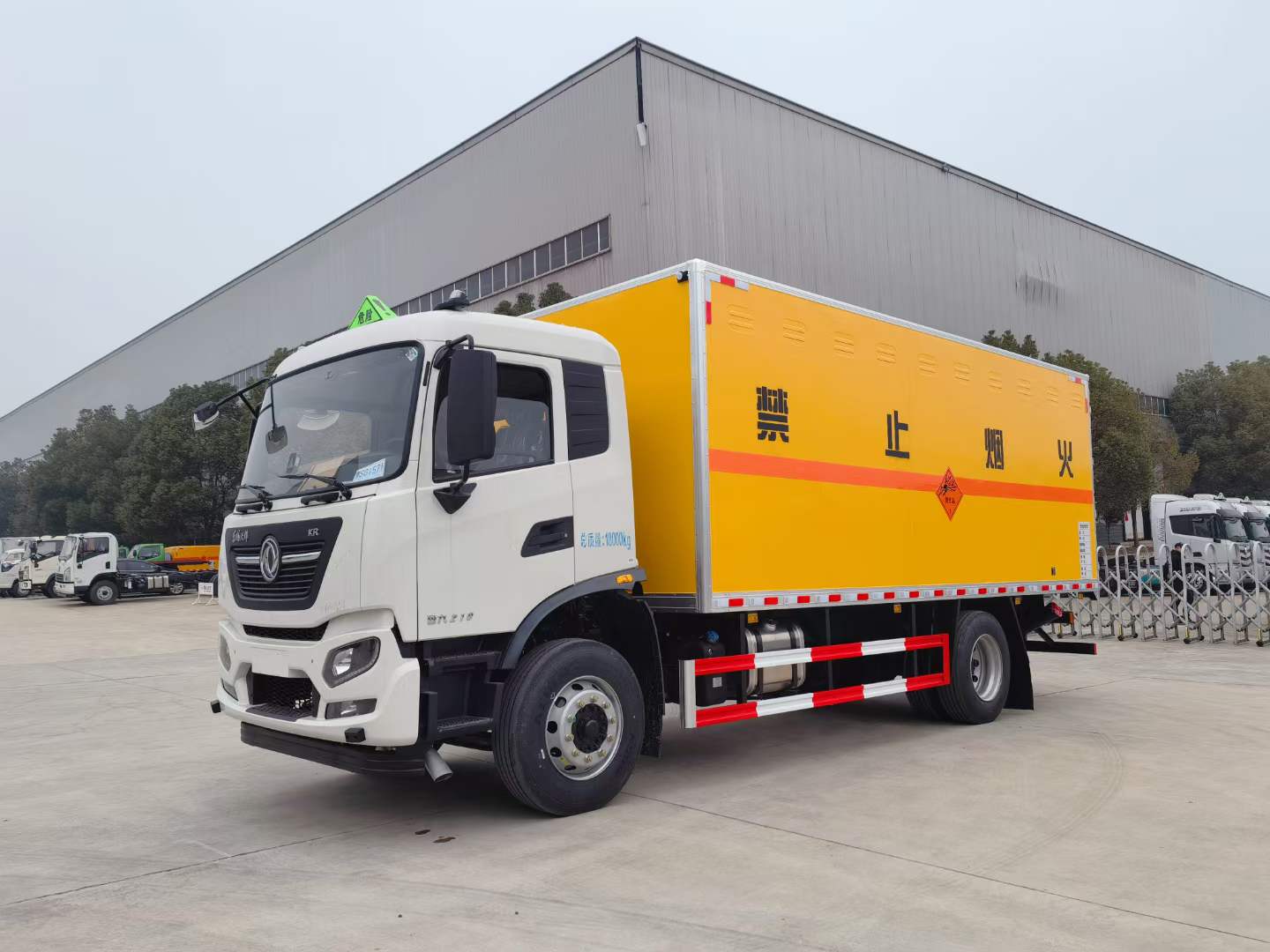 東風(fēng)天錦10噸毒性氣體廂式運輸車