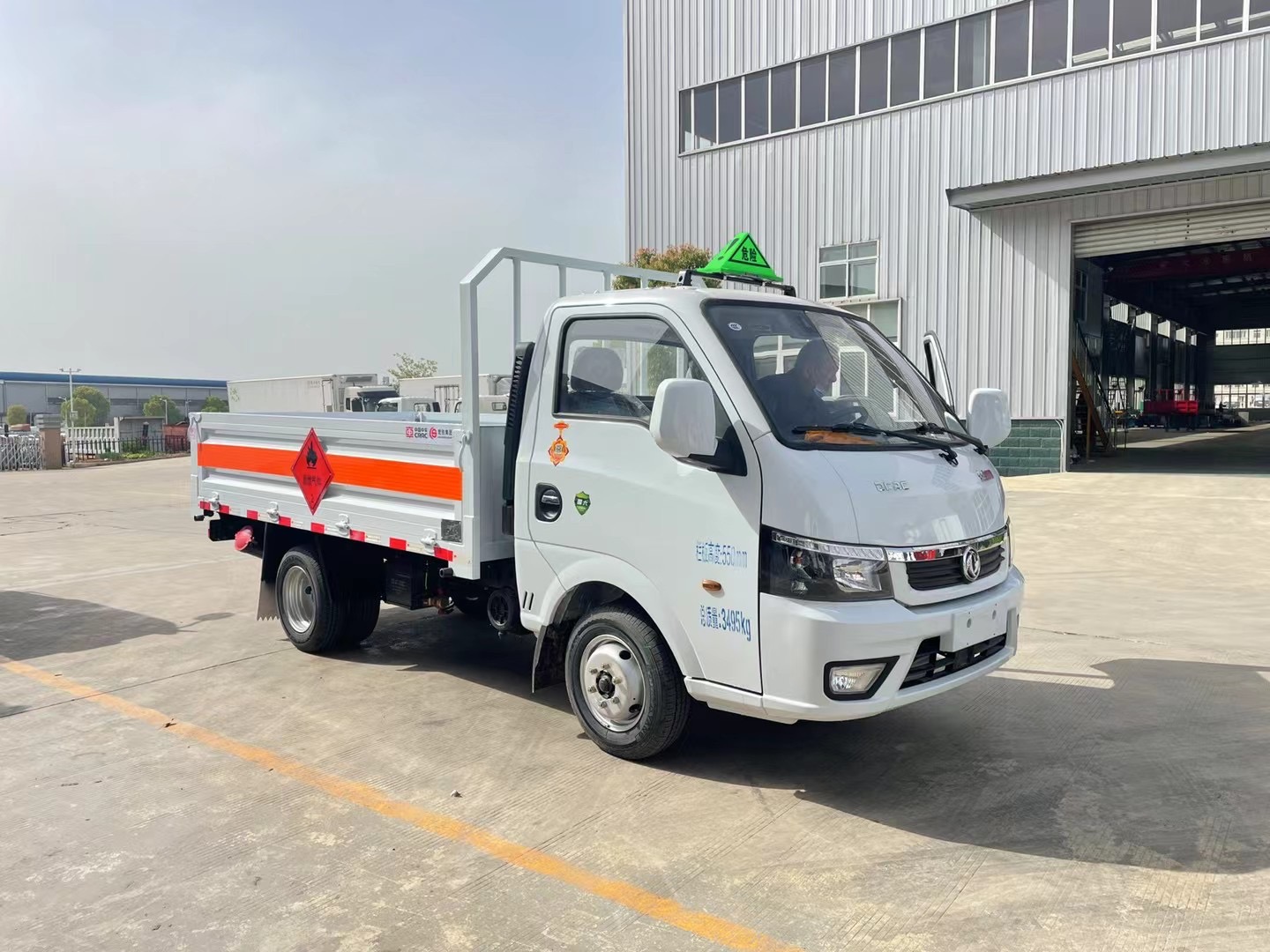 東風(fēng)途逸汽油版3米氣瓶運輸車