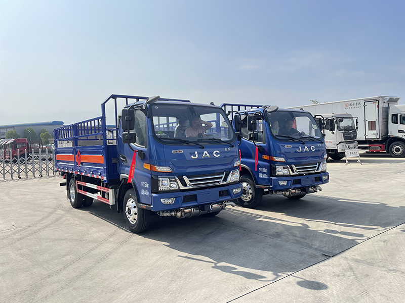江淮藍(lán)牌4.1米氣瓶運(yùn)輸車