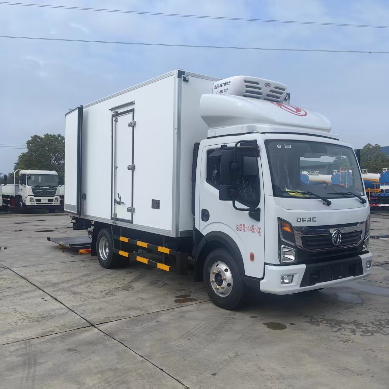東風152馬力9萬多藍牌冷藏車
