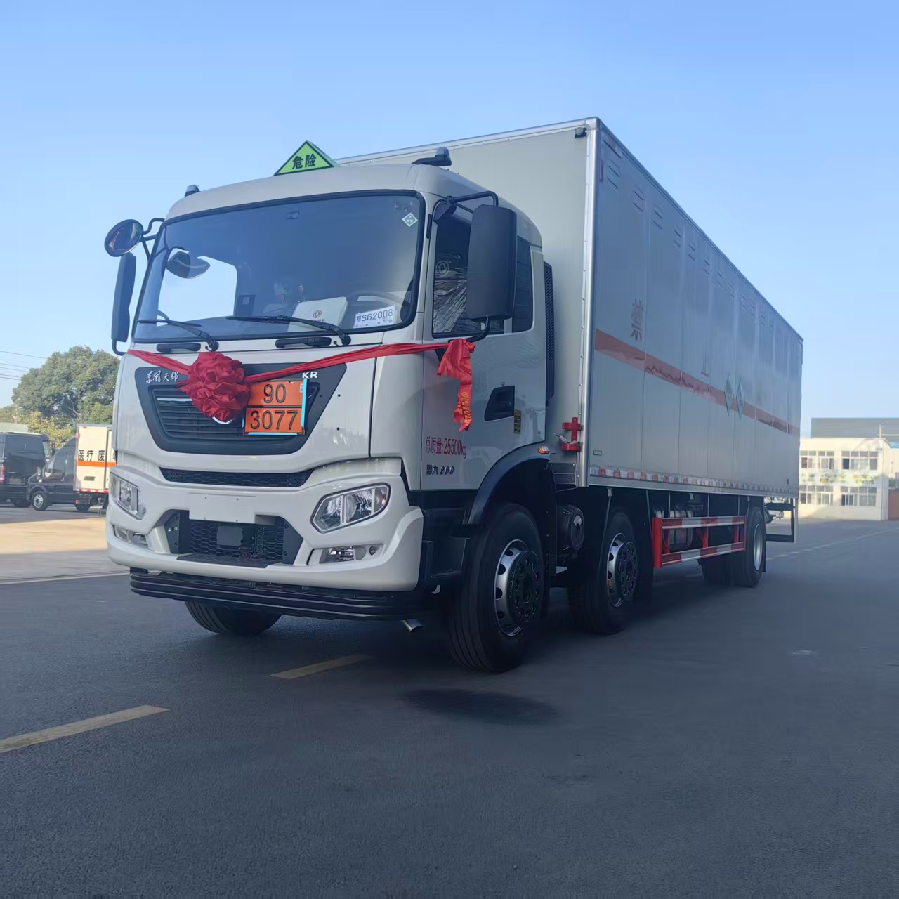 東風(fēng)天錦三軸國六9米6雜項危險品車