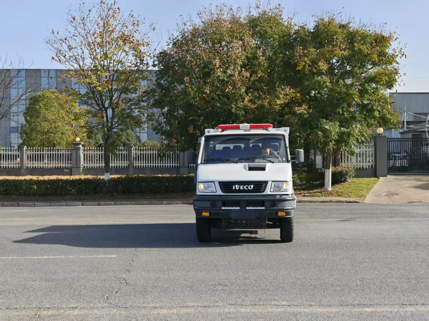 分體式依維柯四驅(qū)運兵車（突圍車）