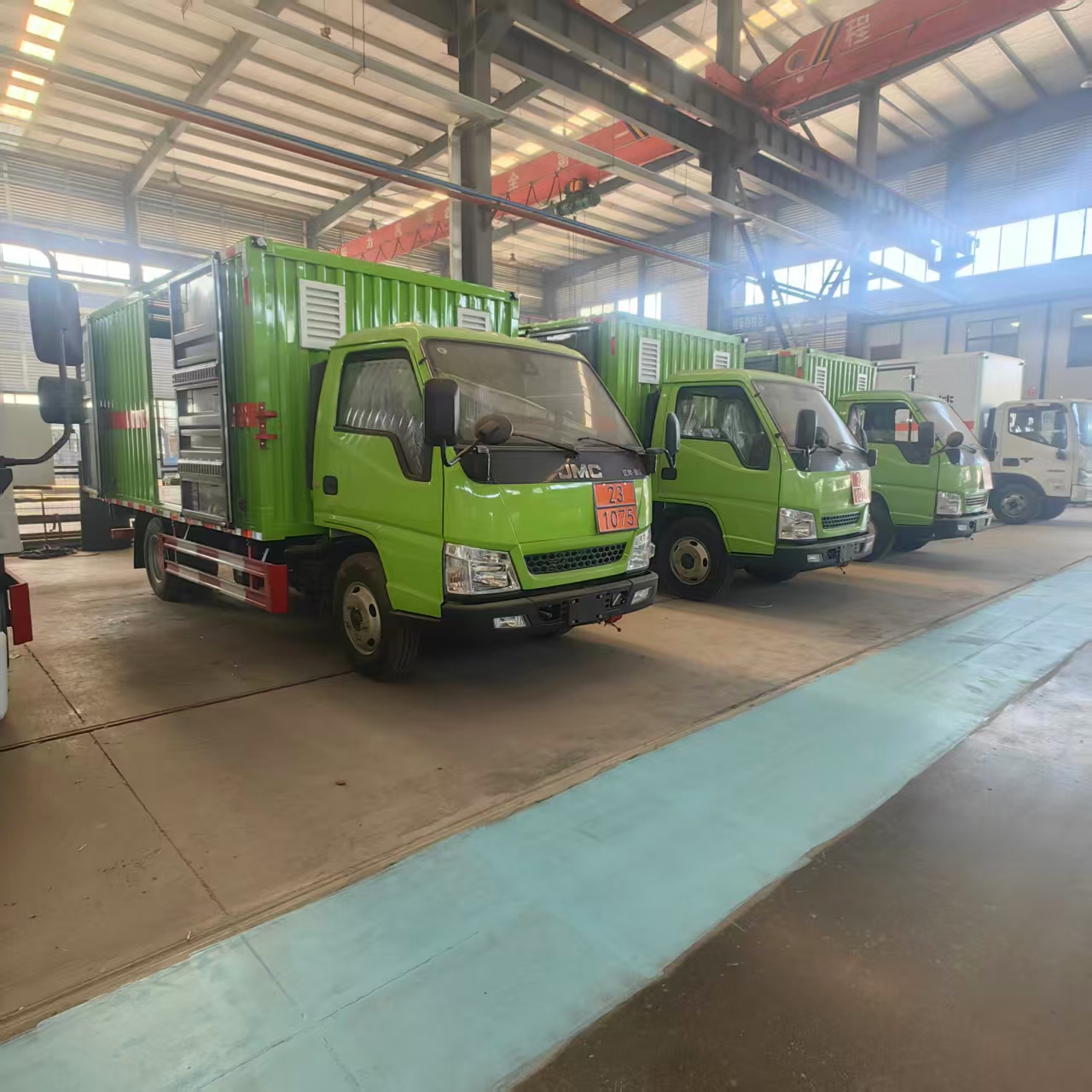 12月新的開始，江鈴易燃氣體廂式車批量發車