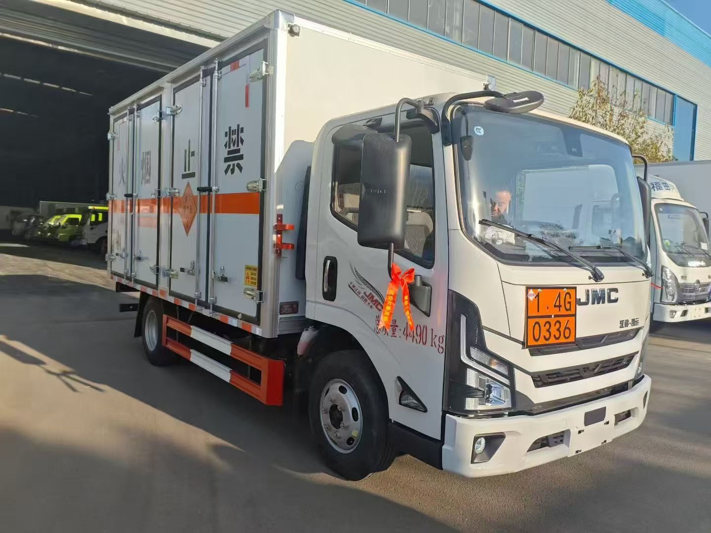 江鈴凱運國六帶雙開側(cè)門危險品車