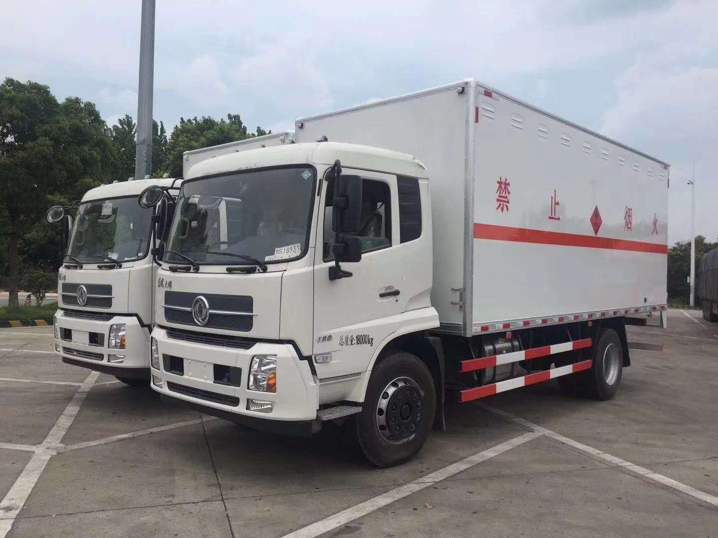 蘇州姜總訂購的東風天錦易燃氣體廂式車發車