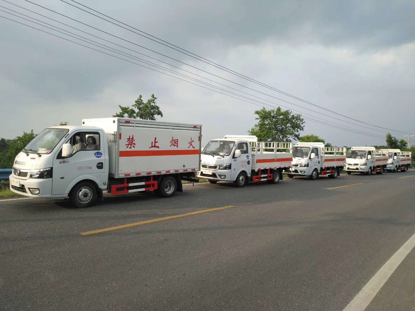 江蘇鄧總訂購的五臺氣瓶車發車