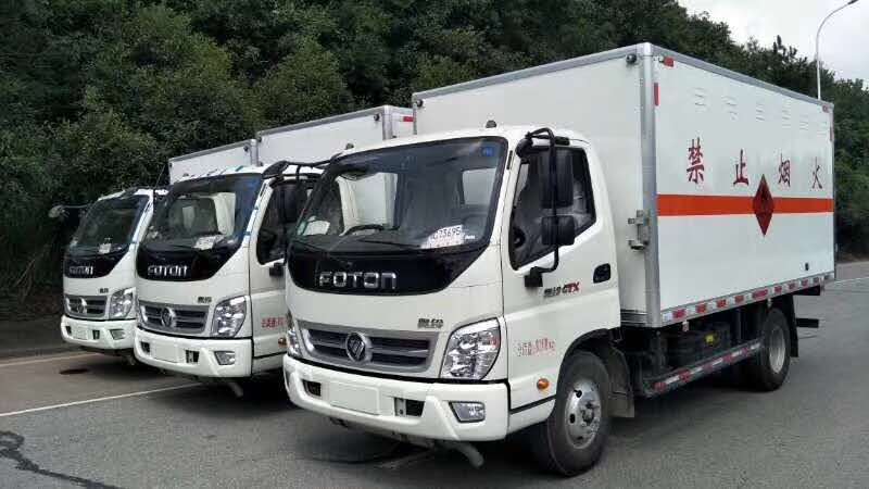 福建夏總訂購3臺福田奧鈴易燃氣體廂式車發車