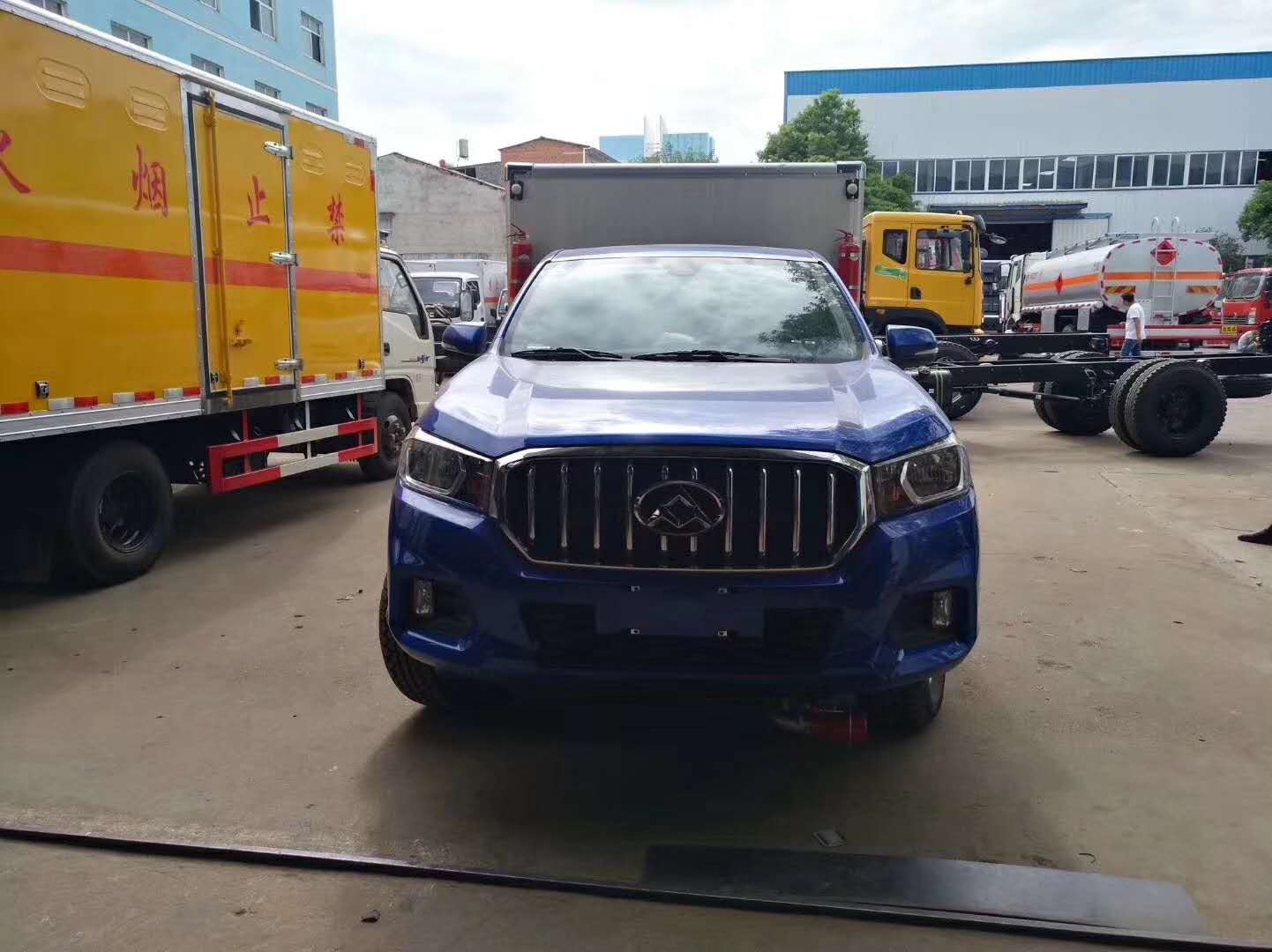 新疆張總訂購(gòu)的自動(dòng)擋爆破器材車發(fā)車