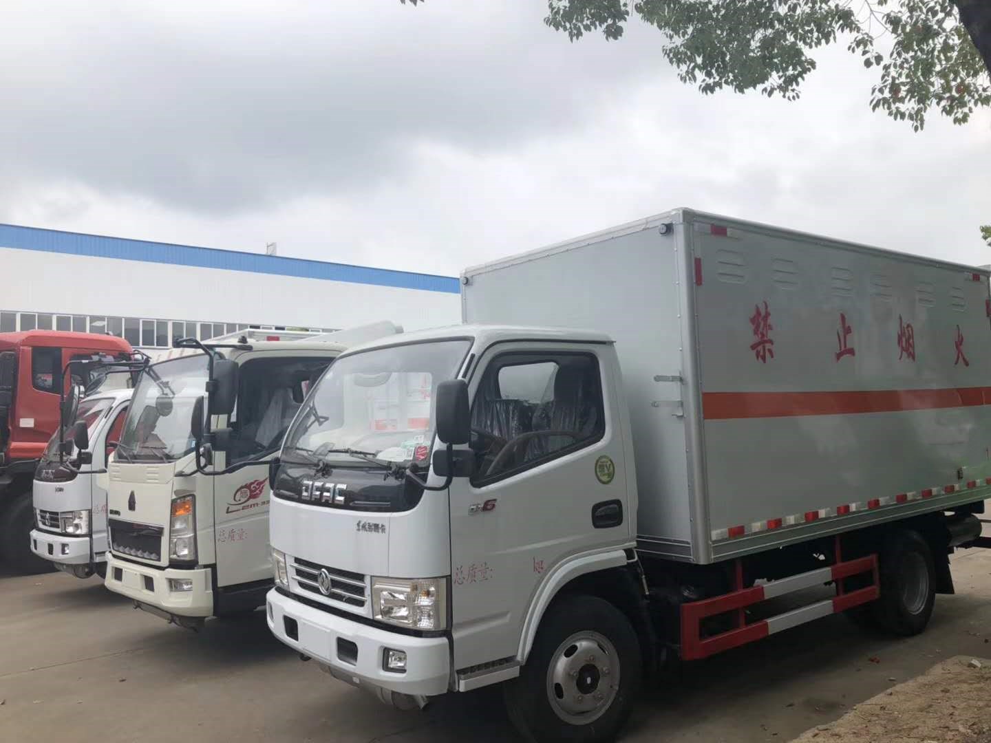 河北丁總訂購(gòu)3臺(tái)氣瓶車(chē)發(fā)車(chē)