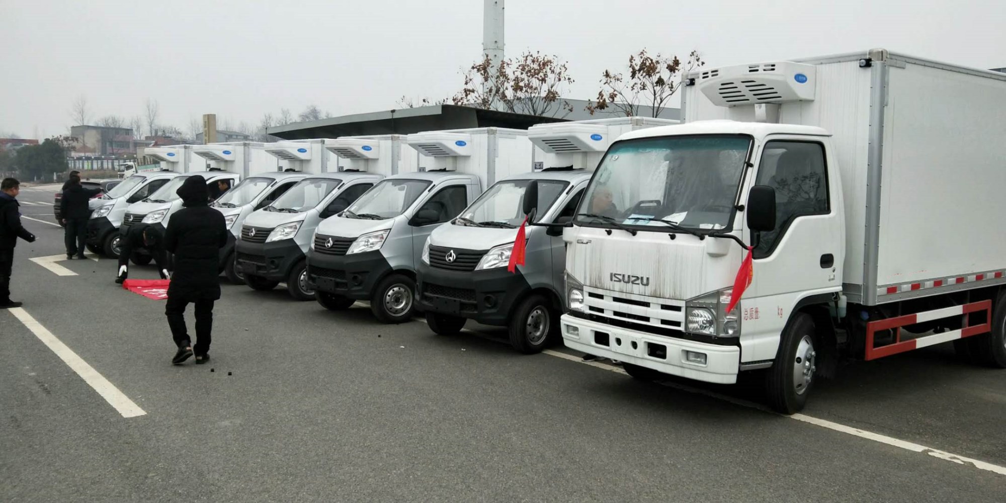 河南孫總訂購(gòu)的7臺(tái)冷藏車順利交車