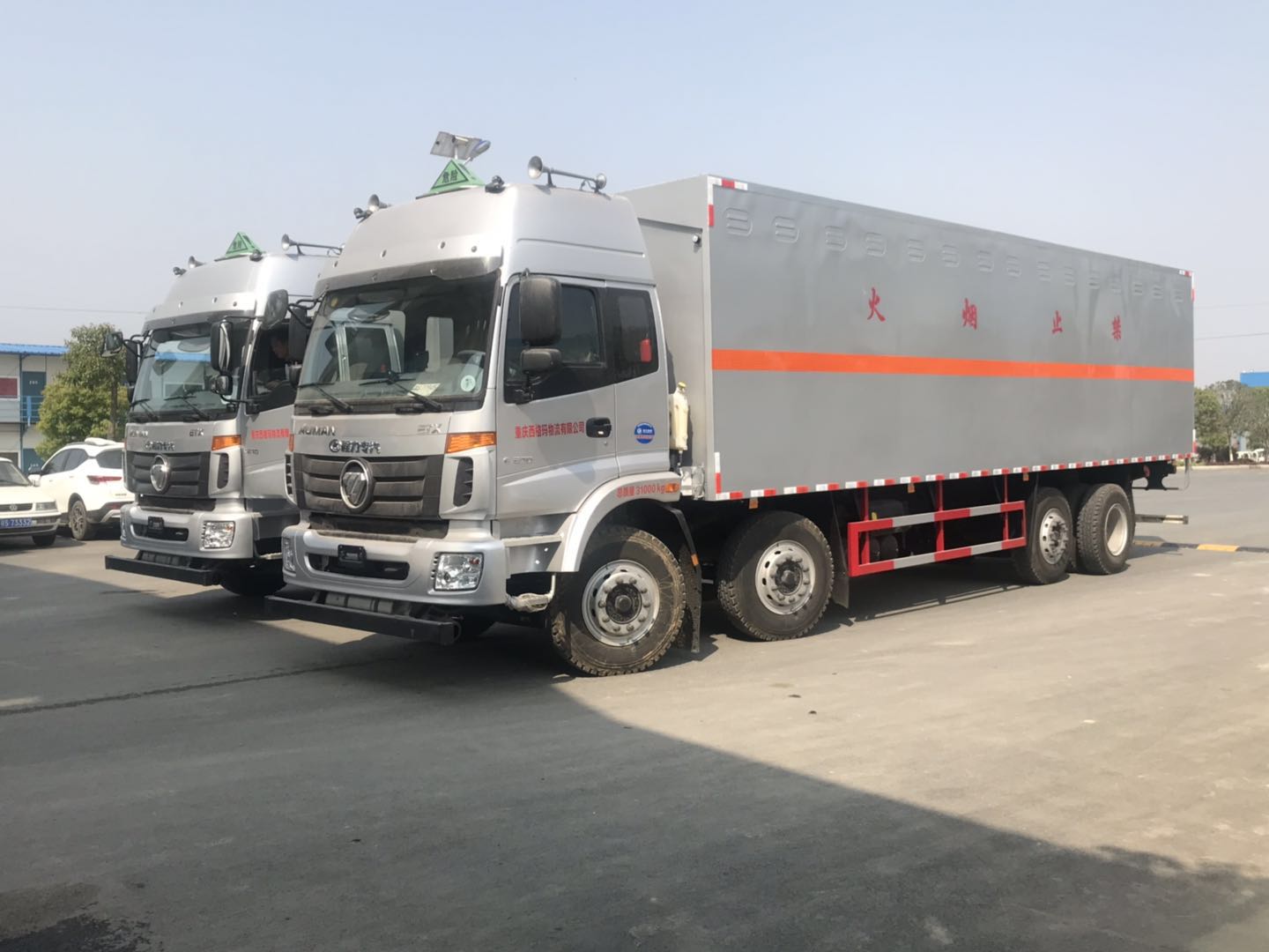 內蒙古李總兩臺福田前四后八雜項危貨車發車