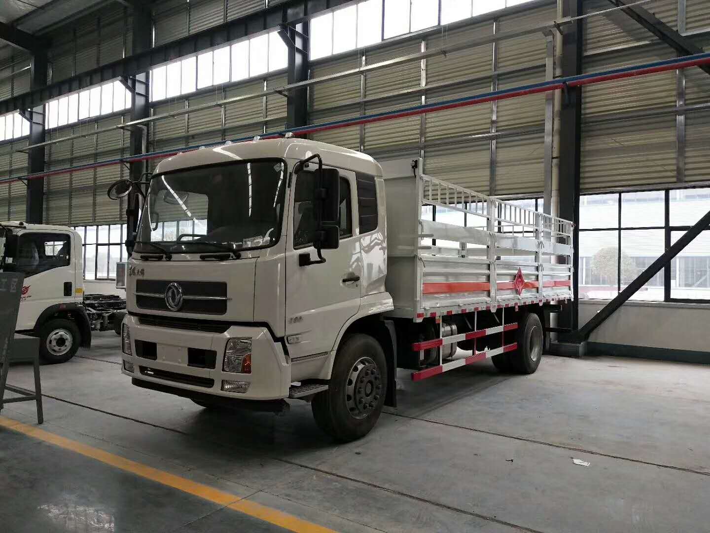 危貨車雨天高速開車基本要領(lǐng)