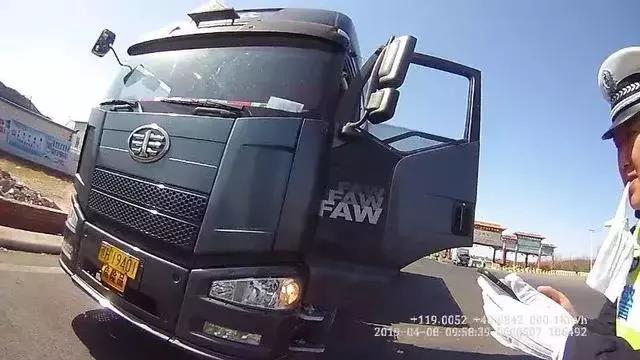 危貨車用“翻牌器”逃避超速，駕照扣18分？