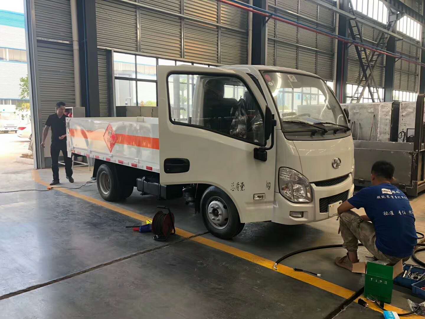 遼寧丁總訂購的躍進汽油版運輸車發車