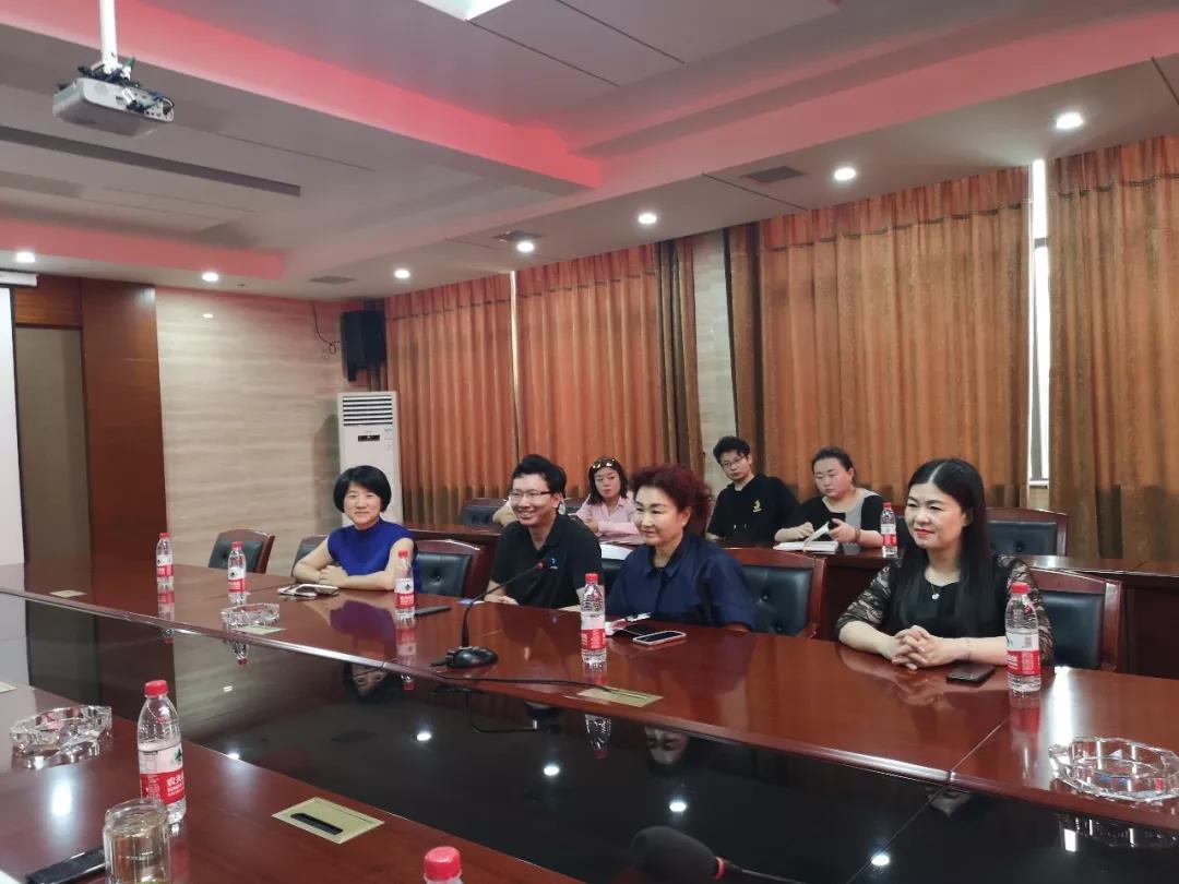 湖北省婦聯副主席、省女企業家協會會長王瓊率團蒞臨程力汽車集團考察調研