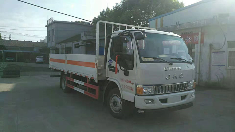 山東劉總江淮氣瓶運(yùn)輸車順利交車
