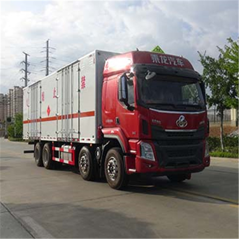 帶安全氣囊的柳汽4軸危險品車，客戶可安心購買